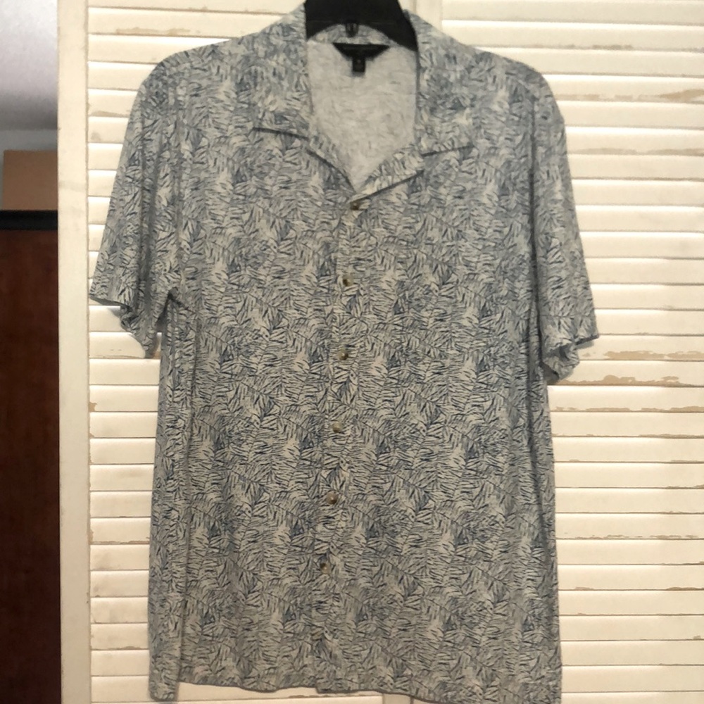 Banana Republic Blue and White Shirt 100% soft cotton. Medium slim fit